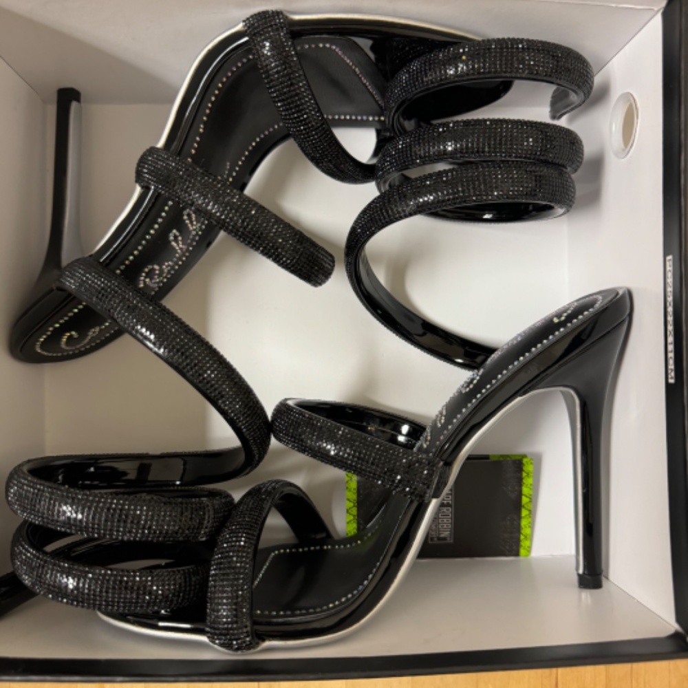 Cape Robbin Heels - Picture 6 of 6